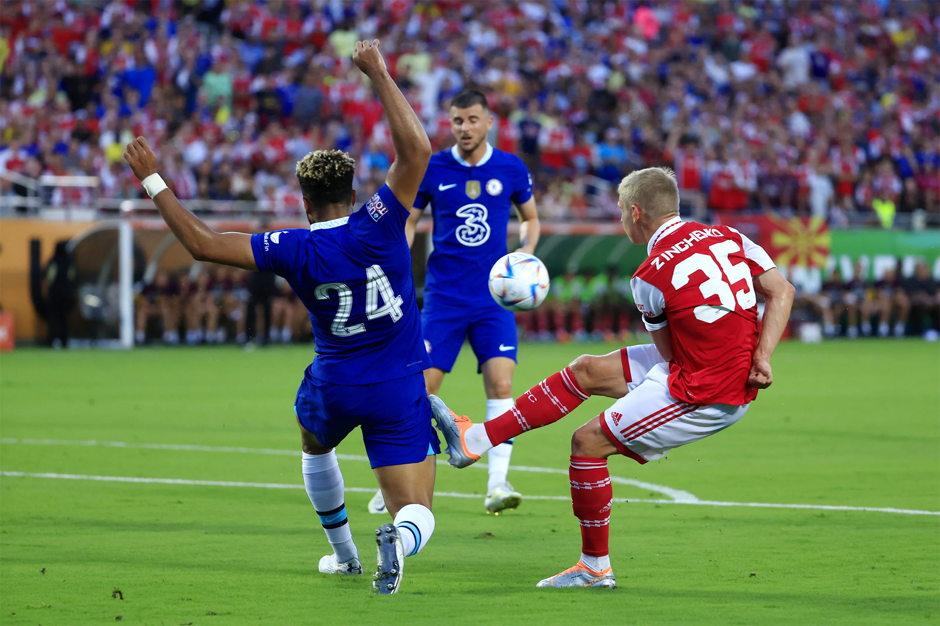 Arsenal hạ gục Chelsea, Man City thắng nhẹ Bayern Munich